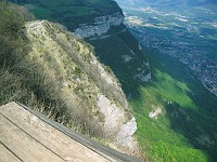  Un peu la frousse quand même... faut vraiment être couillu pour décoller de là !
